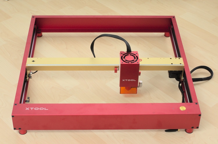 Fully assembled xTool D1 Pro in red and gold with 20 Watt laser module